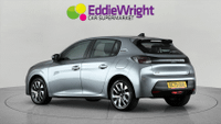 PEUGEOT 208 Photo 4