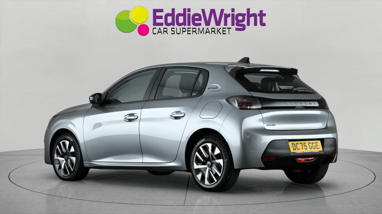 PEUGEOT 208 Photo bsapi-434efdd08603f2468769e5137618f7095fc86d5e.jpg
