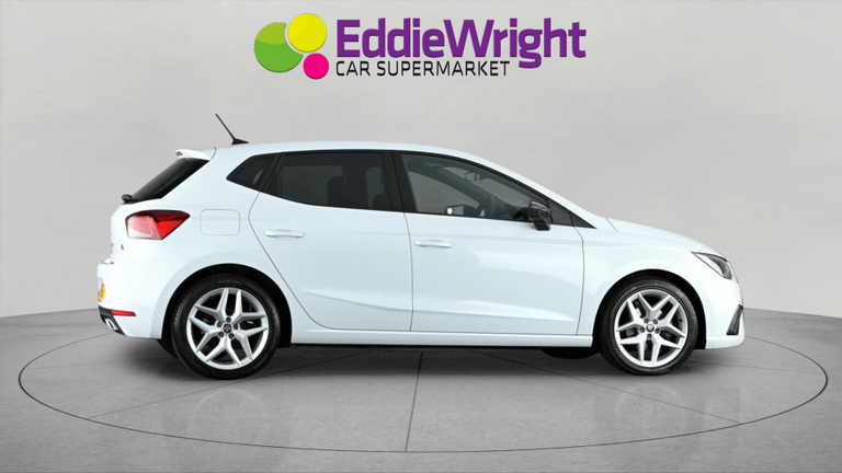 SEAT Ibiza Photo bsapi-44f6e702b9532bbfc6503b319548776b9f6e06f4.jpg