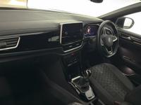 VOLKSWAGEN T-ROC Photo 29