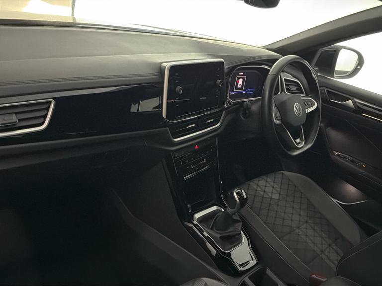 VOLKSWAGEN T-ROC Photo bsapi-4540f4ce62e9124bc4e415e41af63ec59e2ca9b1.jpg