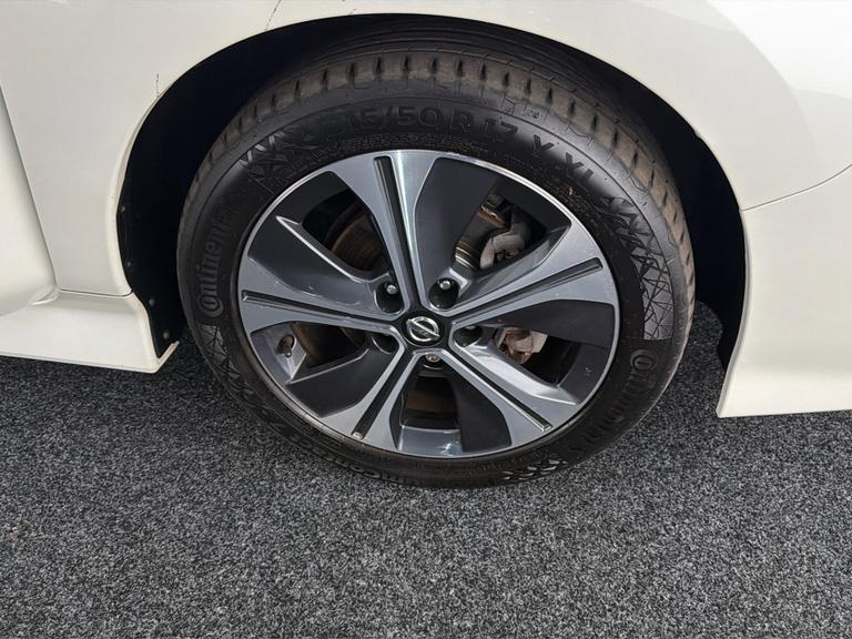NISSAN LEAF Photo bsapi-463c2ba9f1f3519b4851b494f27b8fbdde225a54.jpg