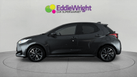 TOYOTA Yaris Photo 2