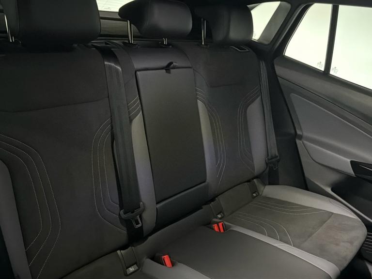Volkswagen Id.4 Photo bsapi-48b04790b0d6b342bb7be0510e5c6423c6bff3ad.jpg