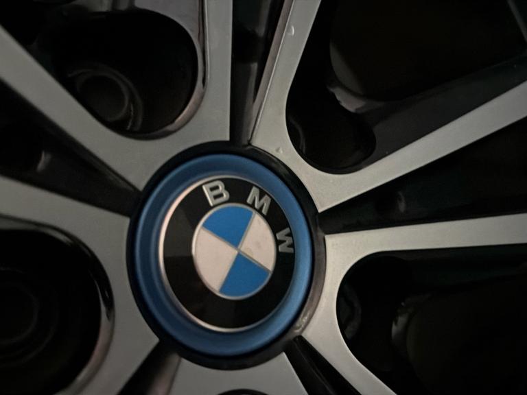 BMW 3 Series Photo bsapi-494a2438fcda0b480c8cce02f303dc5acc13713a.jpg