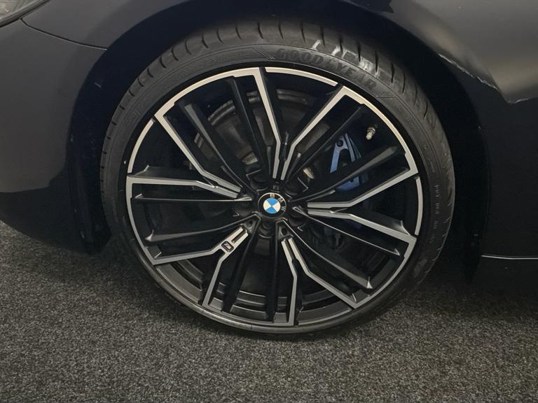 BMW 5 Series Photo bsapi-4a929d4e181e592a49be34bf019165d19935e726.jpg