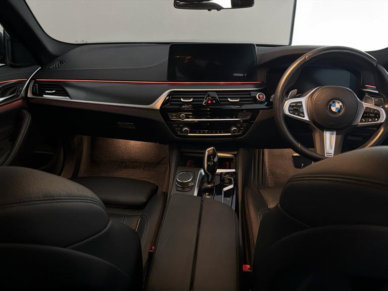 BMW 5 Series Photo bsapi-4aea1b8fc3dfed31dec5db77c0b0c503cd95ec9f.jpg