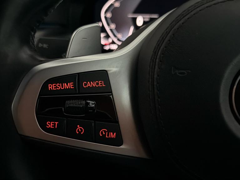 BMW 5 Series Photo bsapi-4b24e554c95b6735f2376f71eb86724419ab7b76.jpg