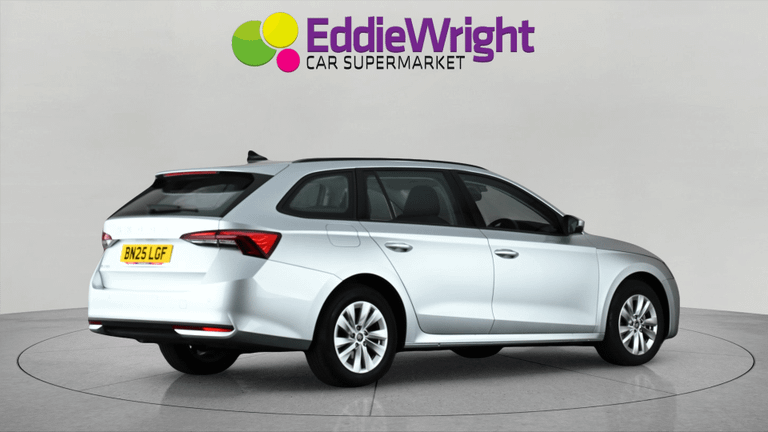 ŠKODA Octavia Photo bsapi-4b3310d8b2fa514193fe6a7409a1b812b766eb01.jpg