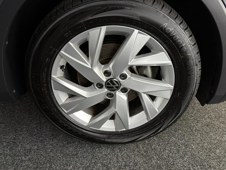 VOLKSWAGEN Tiguan Photo bsapi-4b3ed859f45ef0d4c5c074bd980905a0886f9f98.jpg