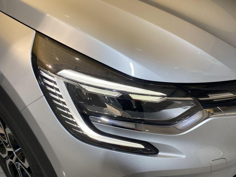 RENAULT Captur Photo bsapi-4c85df637afbd03c588a937682806c01ff564fab.jpg