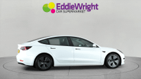 TESLA Model 3 Photo 7