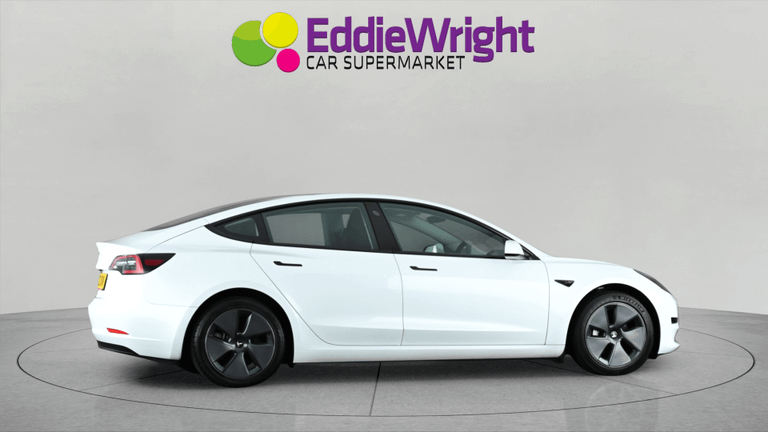 TESLA Model 3 Photo bsapi-4de8252fc11a5ca00dcdc046e878b8ed1d35f6b6.jpg