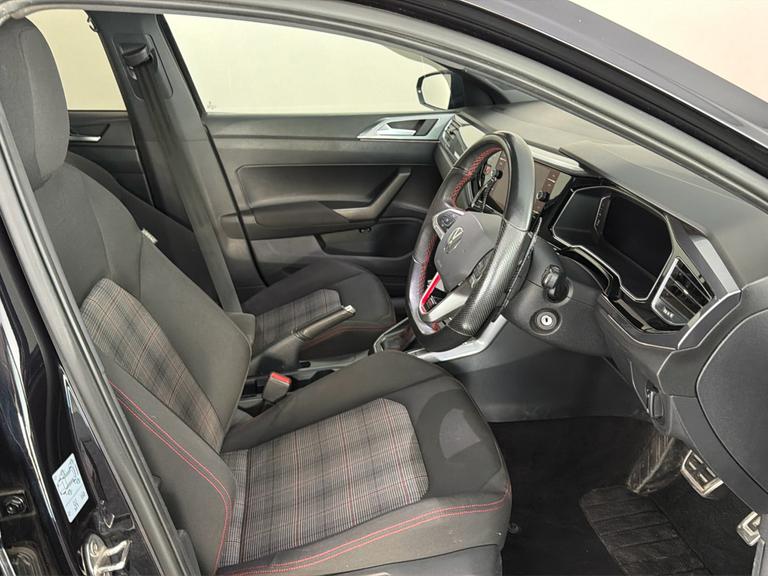 VOLKSWAGEN Polo Photo bsapi-4e0e59ed0f143f5bd5e52c1fd01ae5ac9a090ef4.jpg
