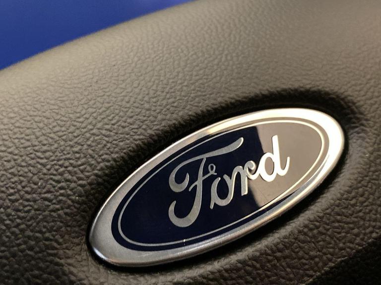 Ford FOCUS Photo bsapi-4eea4776c462469254c3c33bb81aefb4e0842253.jpg