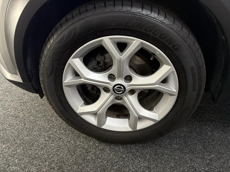 NISSAN JUKE Photo bsapi-4f7b4e7c022449ef24673989abad2e65d689e611.jpg