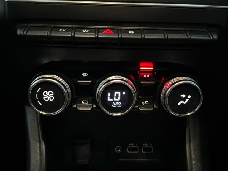 RENAULT CAPTUR Photo bsapi-4f89962bfeff0cbe23e103bf118ef2dbed77a2e0.jpg