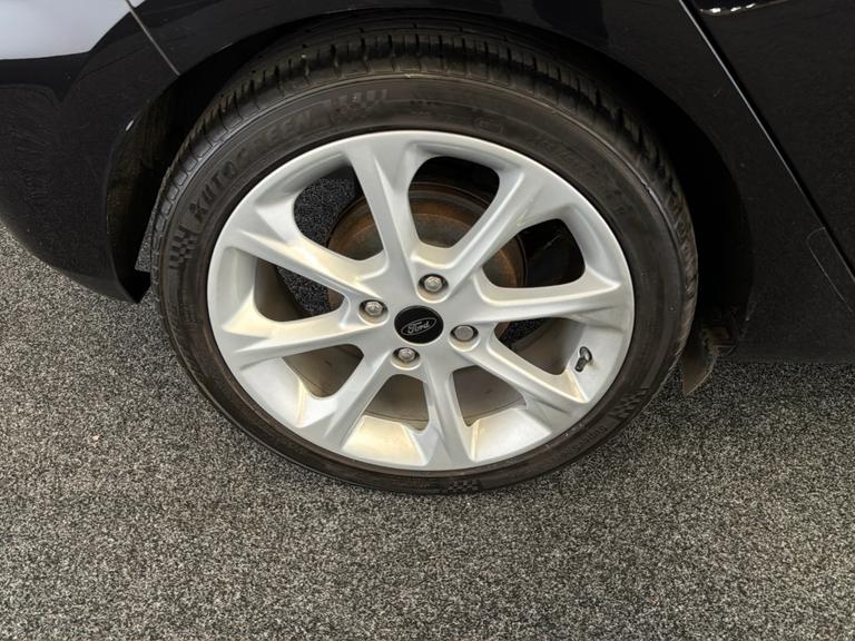 FORD Fiesta Photo bsapi-5234da6a2e231ff904b44b28b1cab4485f27fdf1.jpg