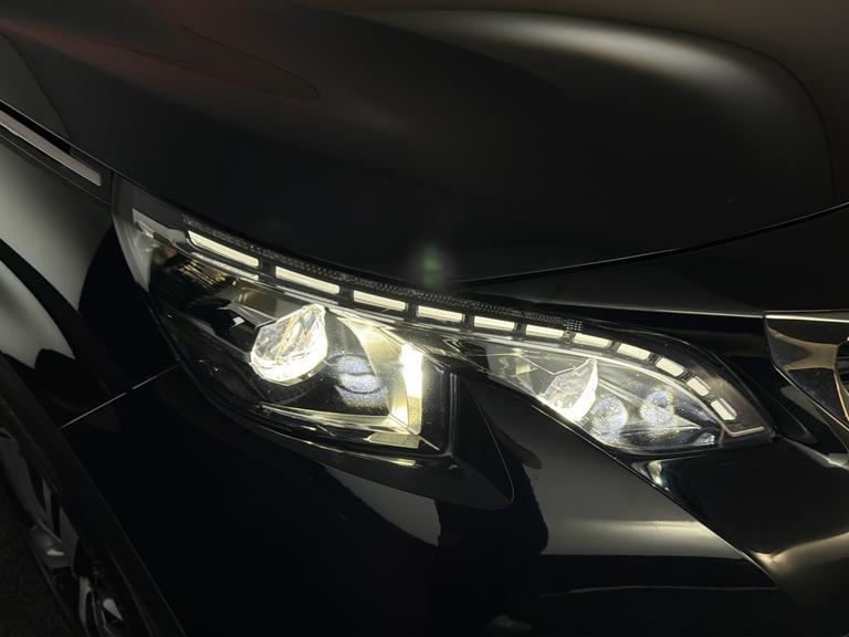 PEUGEOT 3008 Photo bsapi-52bf9f0ea3d17063311acdad09812146bff84012.jpg