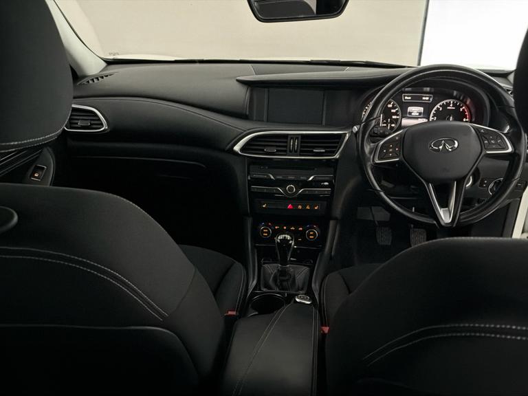 INFINITI Q30 Photo bsapi-5330e9b482aa4d78b6933dd410214a195c62b9c0.jpg