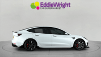 TESLA Model 3 Photo 7