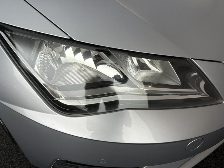 SEAT LEON Photo bsapi-558ce098e012512283239391a7ea10e061e12bbe.jpg