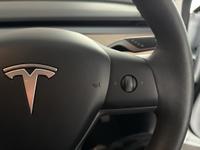 TESLA Model 3 Photo 29