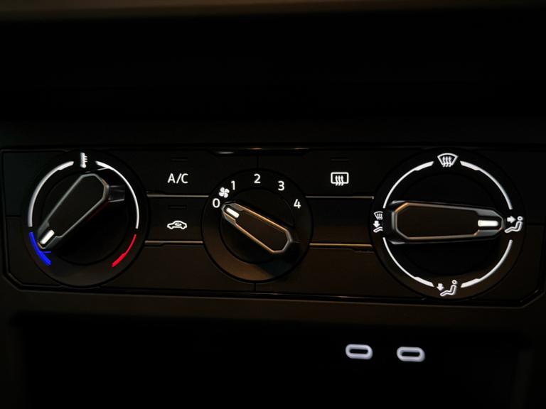 Volkswagen POLO Photo bsapi-55da3f4668f290da5f3674ce5c01828bb6ef90fa.jpg