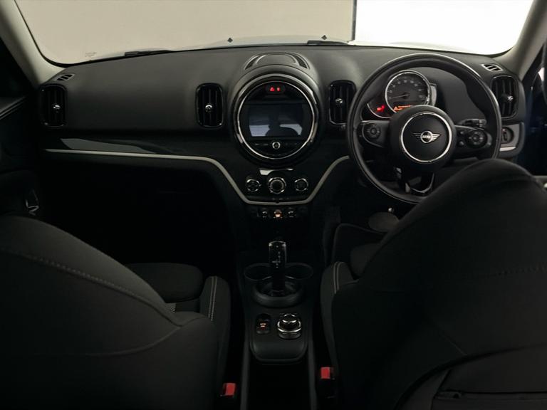 MINI COUNTRYMAN Photo bsapi-566643539d5b7f0607efeca4807f1aa9713a8e89.jpg