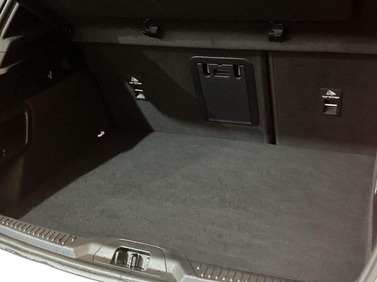 Ford FOCUS Photo bsapi-567533706eca503e74c95e5ab086f09209648520.jpg