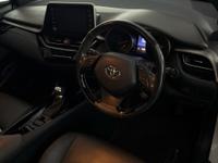 TOYOTA C-Hr Photo 9