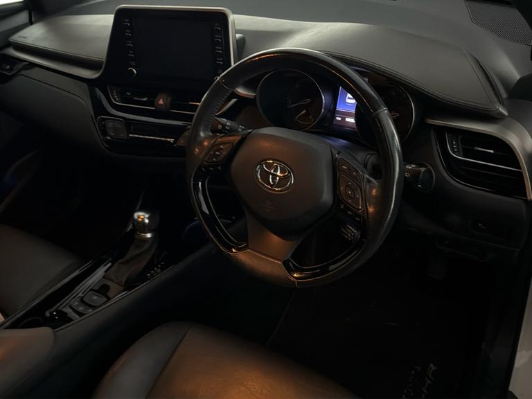 TOYOTA C-Hr Photo bsapi-56ad24664bc9dfbf1fcac7c4b5f9b971d8f1fcb4.jpg