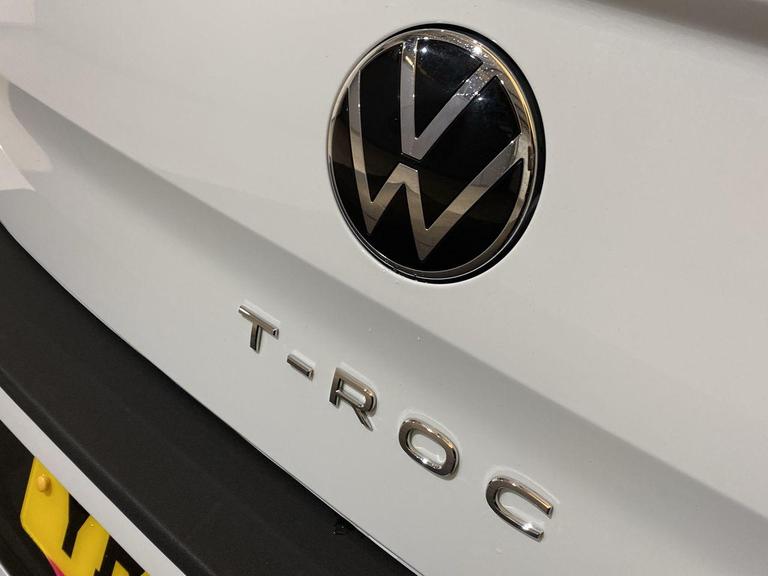 Volkswagen T-ROC Photo bsapi-57d1c48b6f3f2793cadbba1d26b2ff743c36aff6.jpg