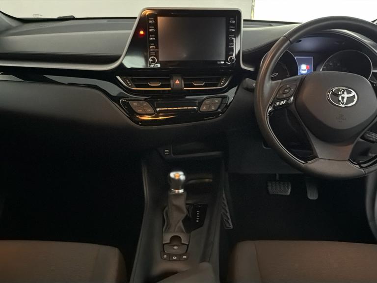 Toyota C-HR Photo bsapi-5805fcf1fecdabf1754a8d807301d38e82ae13a5.jpg
