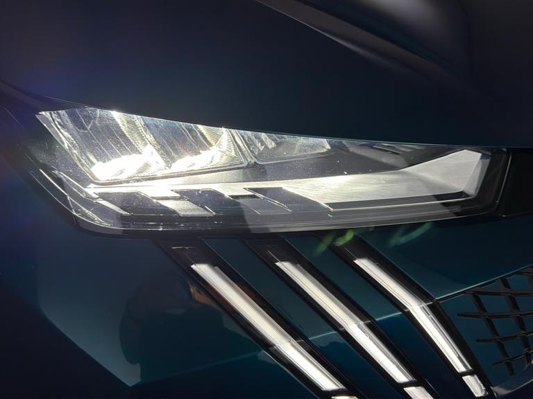 Peugeot 3008 Photo bsapi-58390719a2ec93064274a757ef604dcb5c0462e2.jpg