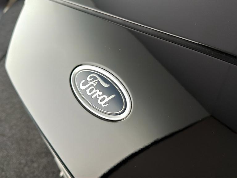 FORD Focus Photo bsapi-585b09b2c0baf6b58b7381e7ce866d1f5bd0298d.jpg