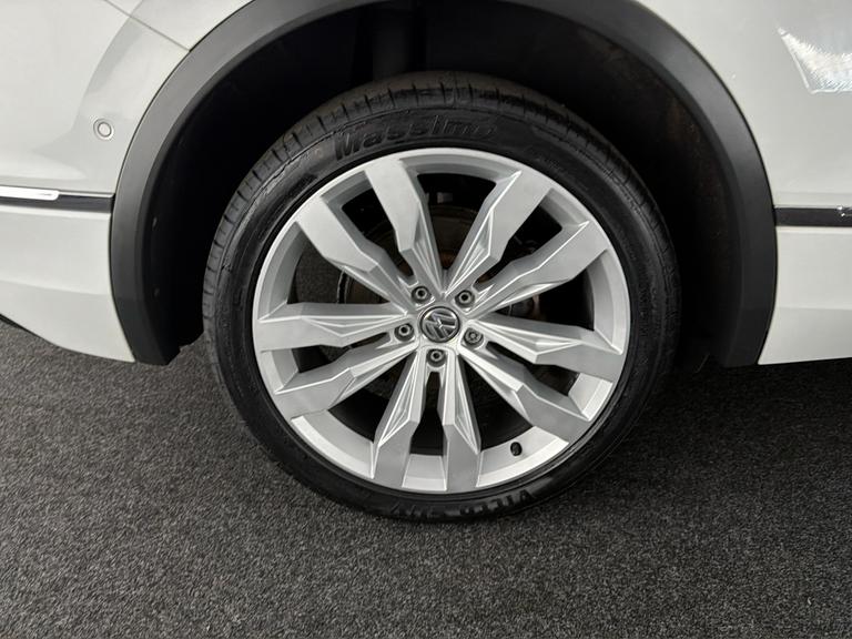 Volkswagen Tiguan Photo bsapi-586af61484ef3988e62f29503d028070b9e9f143.jpg