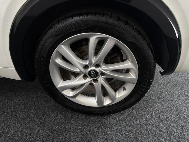 INFINITI Q30 Photo bsapi-587242404d5709d168c44d0213f234835d2a5e54.jpg