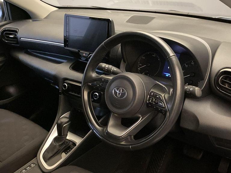 TOYOTA YARIS Photo bsapi-59263fdd8d5f040db8326b6f206bd50a4ca943f3.jpg