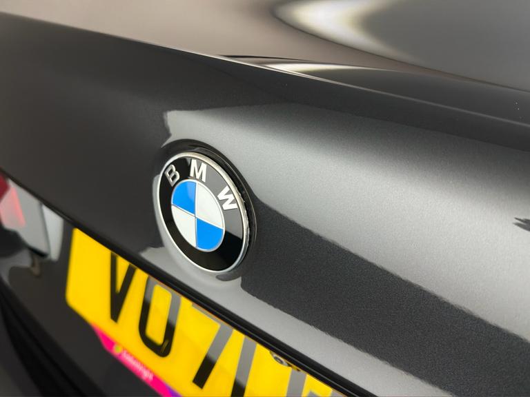 BMW 5 Series Photo bsapi-59d2cfe8cdc2c89f8065bf06ee692b59a275a7fa.jpg