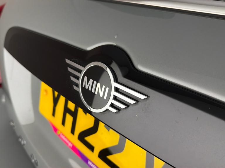 MINI COUNTRYMAN Photo bsapi-5b2d8f232372bff4aee66216126313d07e280d7c.jpg