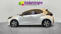 TOYOTA YARIS Photo 2