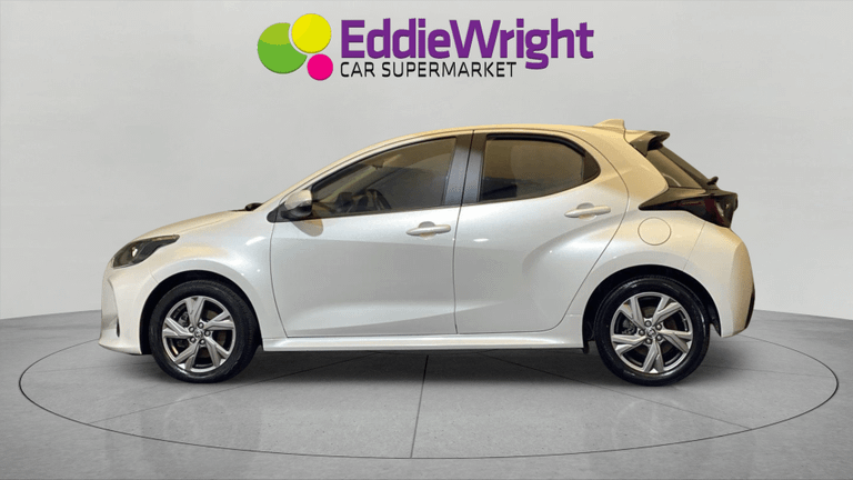 TOYOTA YARIS Photo bsapi-5b85c96a61fd658c12a681c09c93c96a3f3bc41b.jpg