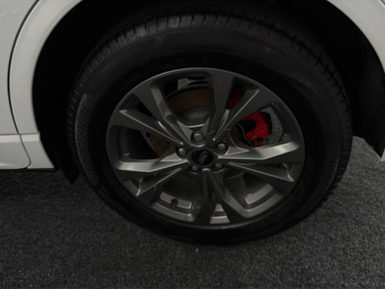 FORD KUGA Photo bsapi-5ccf042b30abd90f9a72c9b6d060399cdd9bf6c8.jpg