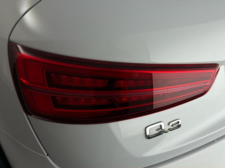 Audi Q3 Photo bsapi-5cef85a7f079dae7c94de8f4b6eb6a0b4a3cbd41.jpg