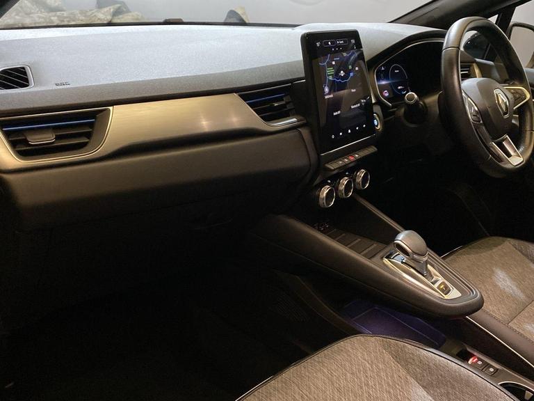 RENAULT Captur Photo bsapi-5ef0e41d38cde0f412477b9bac195ae3f8cafce0.jpg