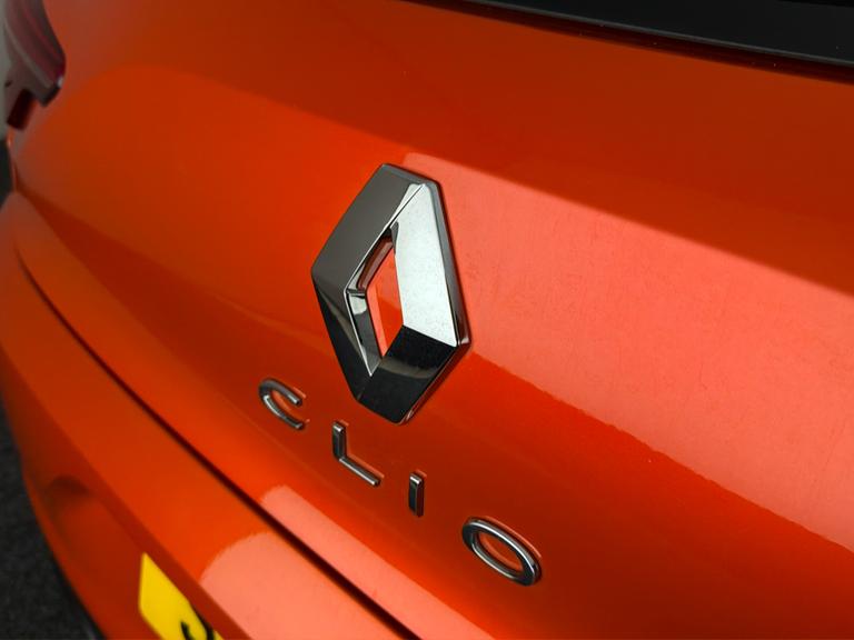 RENAULT Clio Photo bsapi-5f10768bfdcce6a24fceed4d1978184ea56d47e7.jpg