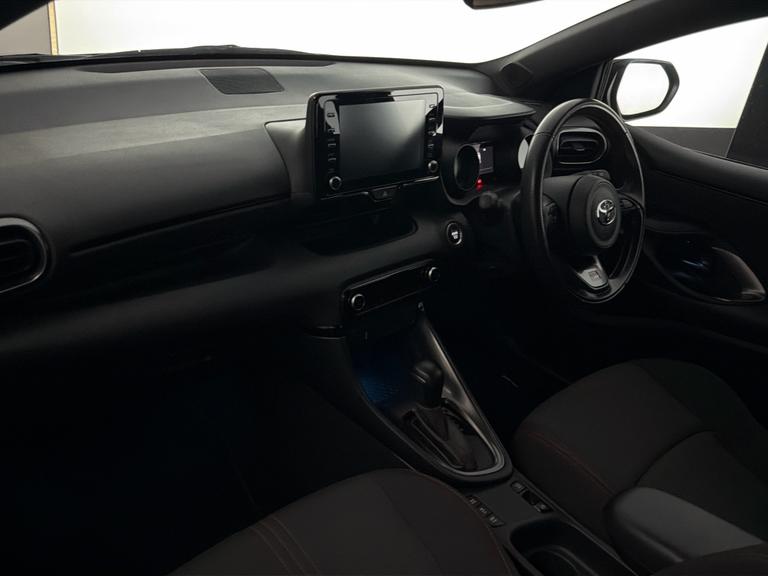 TOYOTA Yaris Photo bsapi-5fd0c5c70081ce4761e1434f6f8f9dd9339ff355.jpg