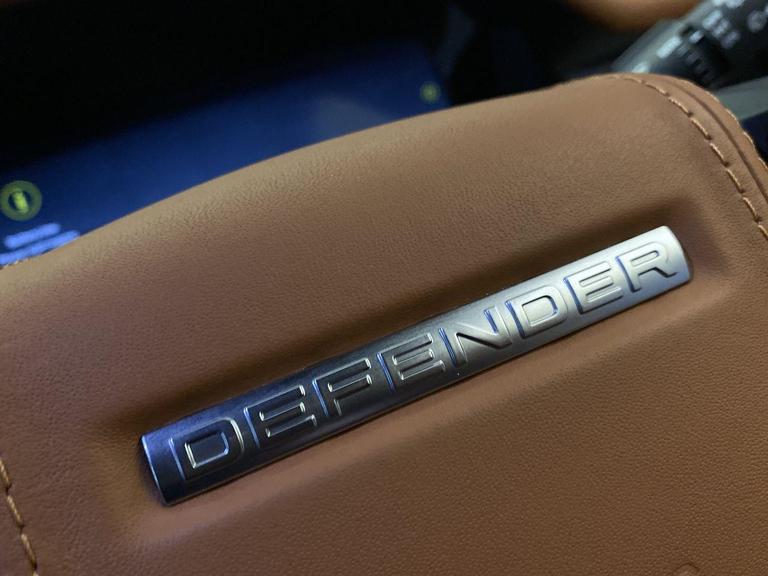 LAND ROVER DEFENDER 110 Photo bsapi-6028f83a764558a38411d4eb57e9ac6408e6d1ac.jpg