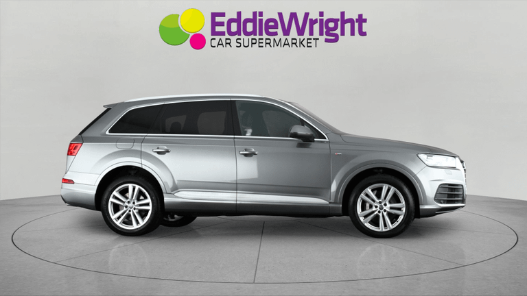 AUDI Q7 Photo bsapi-60c079a89c65f221717171aedb8ecbc16c4068df.jpg